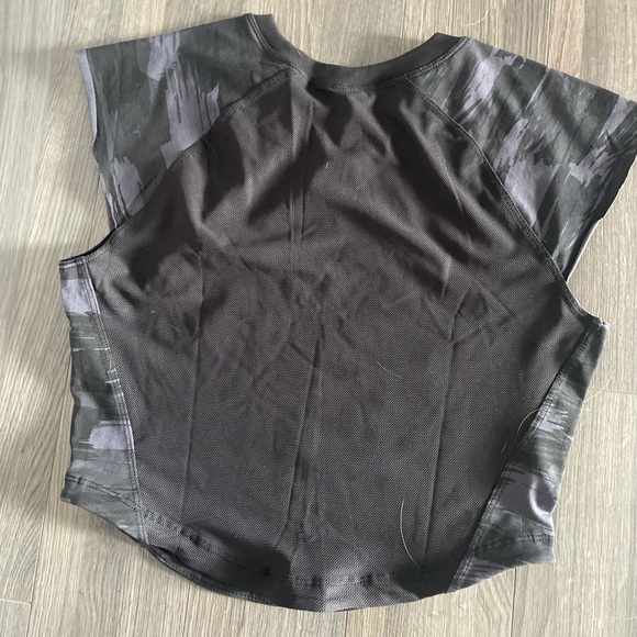 Alphalete velocity crop tee camo size medium - Picture 2 of 2
